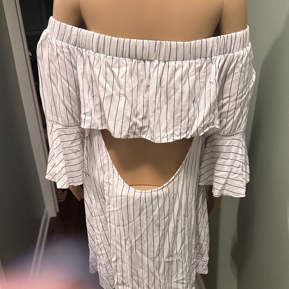 Off-Shoulder Striped Linen Open Back Top size medium - Picture 3 of 4
